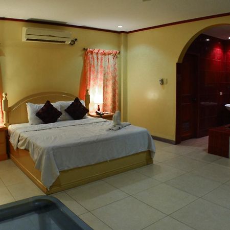 Subic Waterfront Resort And Hotel Extérieur photo