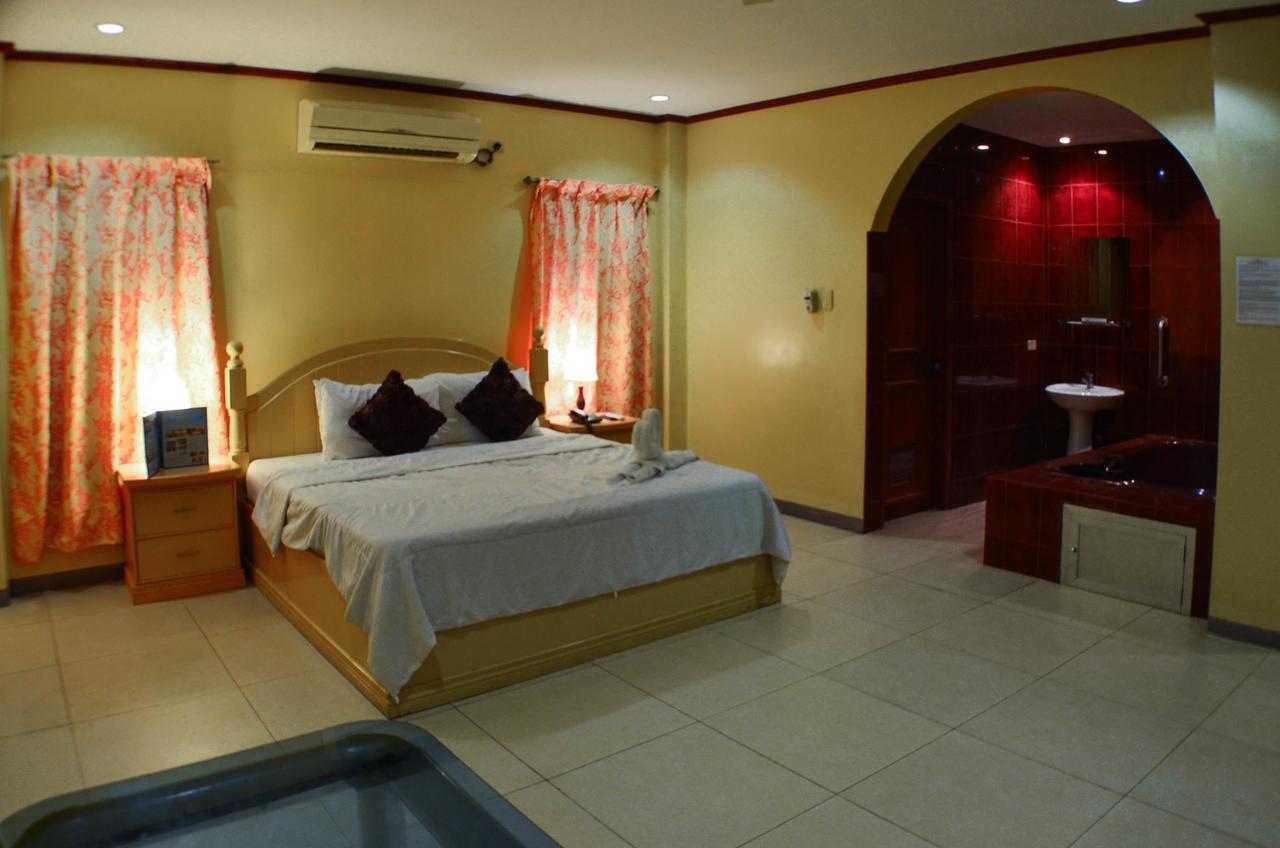 Subic Waterfront Resort And Hotel Extérieur photo